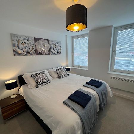 Modern 2 Bedroom Apt Sleeps 6 - Near Gloucester Dış mekan fotoğraf
