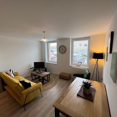 Modern 2 Bedroom Apt Sleeps 6 - Near Gloucester Dış mekan fotoğraf