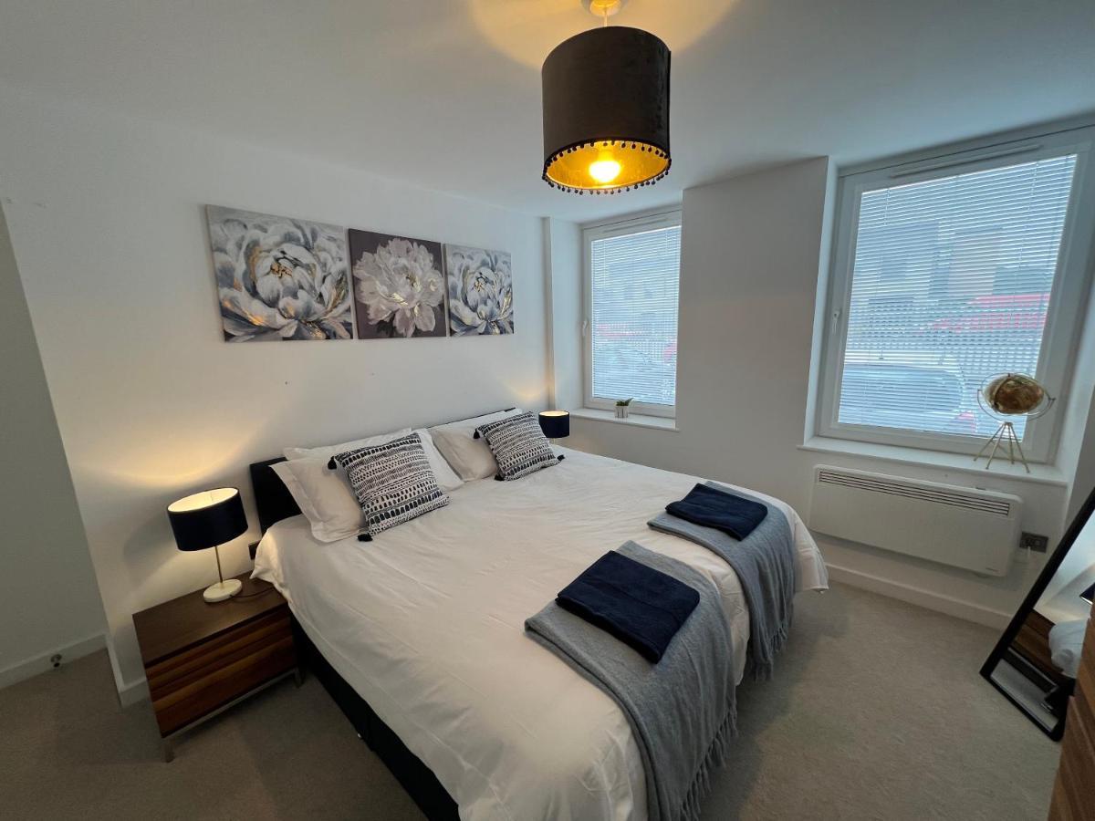 Modern 2 Bedroom Apt Sleeps 6 - Near Gloucester Dış mekan fotoğraf