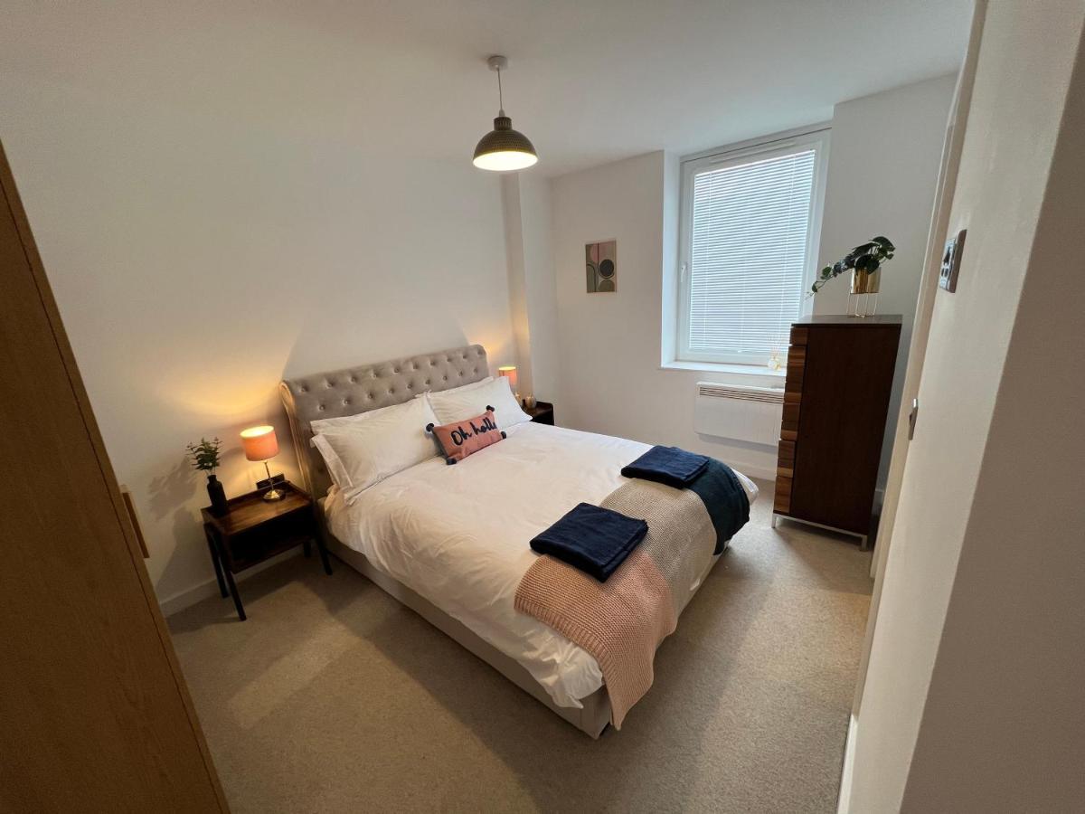 Modern 2 Bedroom Apt Sleeps 6 - Near Gloucester Dış mekan fotoğraf