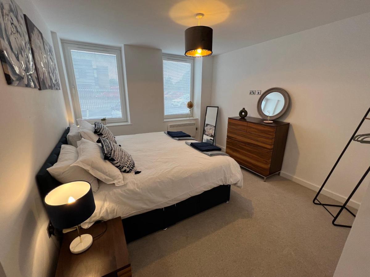 Modern 2 Bedroom Apt Sleeps 6 - Near Gloucester Dış mekan fotoğraf